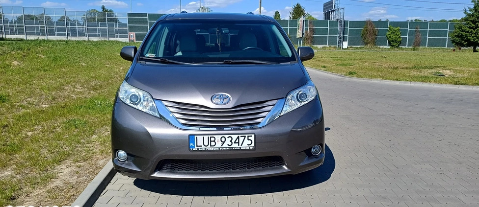 Toyota Sienna cena 109000 przebieg: 143300, rok produkcji 2017 z Lublin małe 172